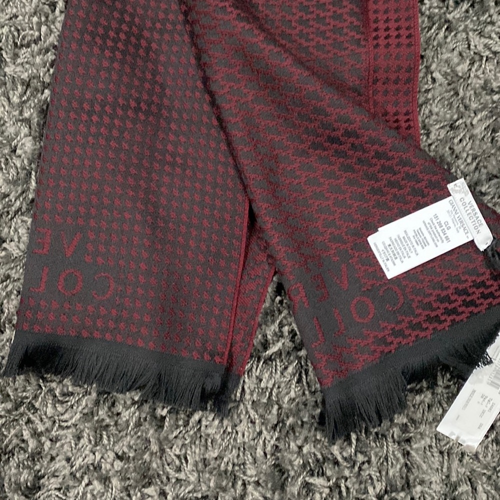 VERSACE MENS OR WOMEN SCARF 🧣